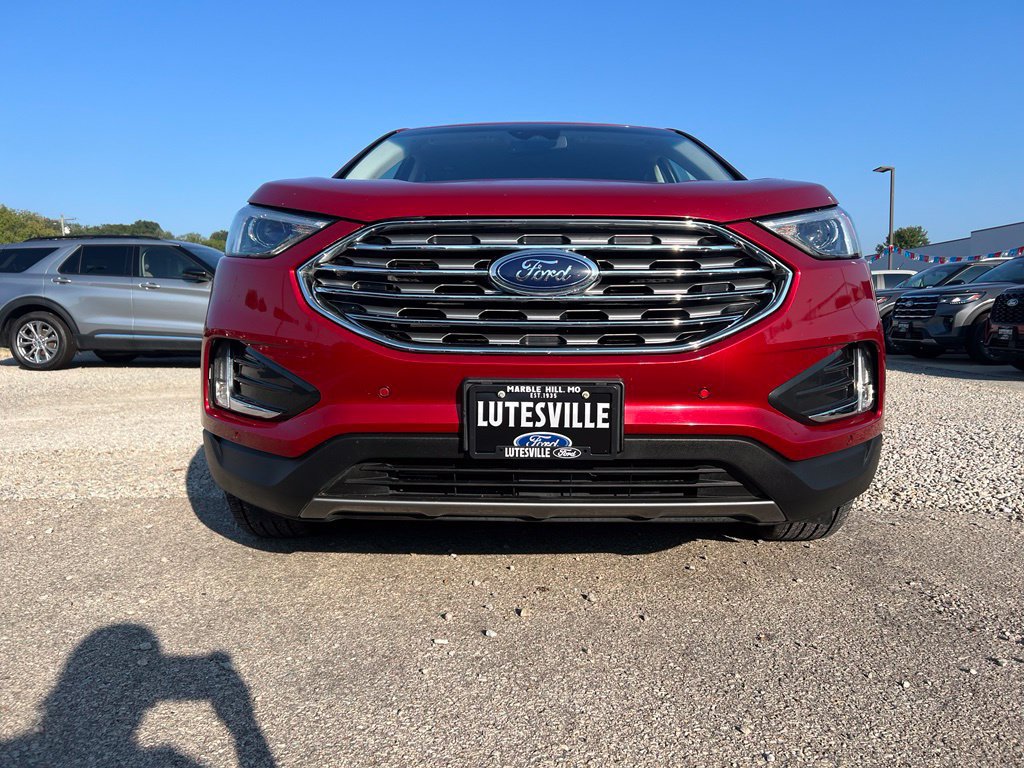 Used 2023 Ford Edge Titanium AWD/4WD image 3