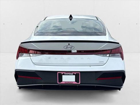 New 2025 Hyundai Elantra SEL image 8