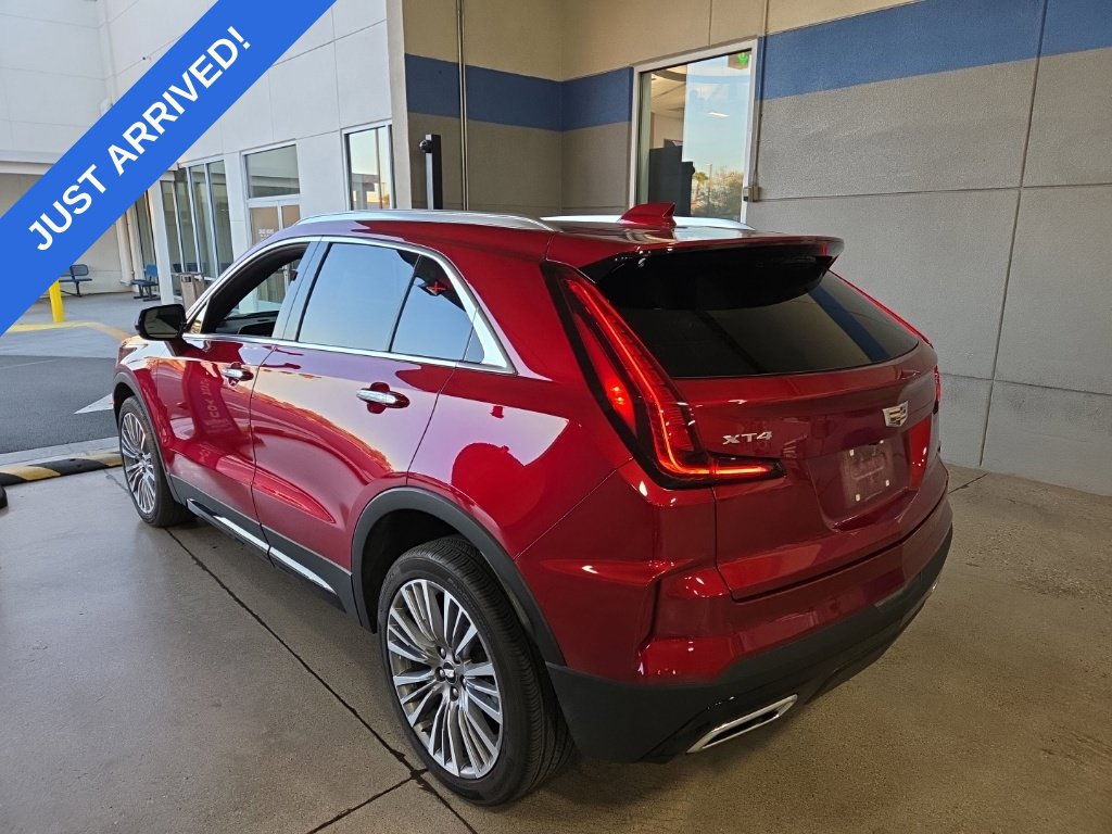 Used 2024 Cadillac XT4 Premium Luxury FWD image 4