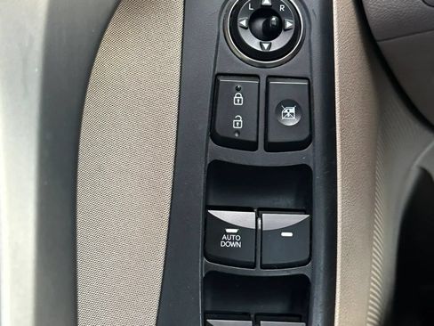 Used 2014 Hyundai Elantra SE w/ Option Group 02 FWD image 15
