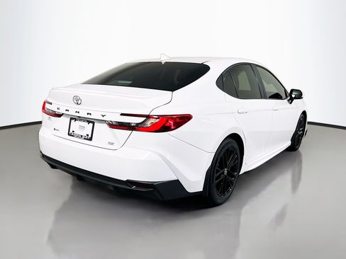 Used 2025 Toyota Camry SE FWD image 4