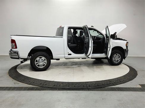 Used 2022 RAM 2500 Big Horn w/ Cold Weather Group image 16