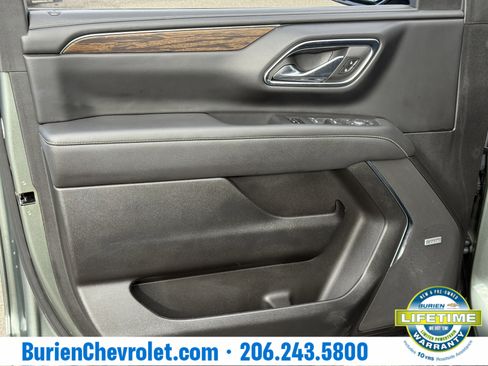 Used 2023 Chevrolet Suburban Premier image 9