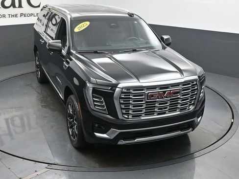 Used 2025 GMC Yukon XL Denali w/ Denali Reserve Package AWD/4WD image 49