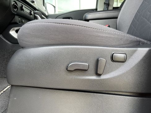 Used 2025 Nissan Frontier SV AWD/4WD image 14