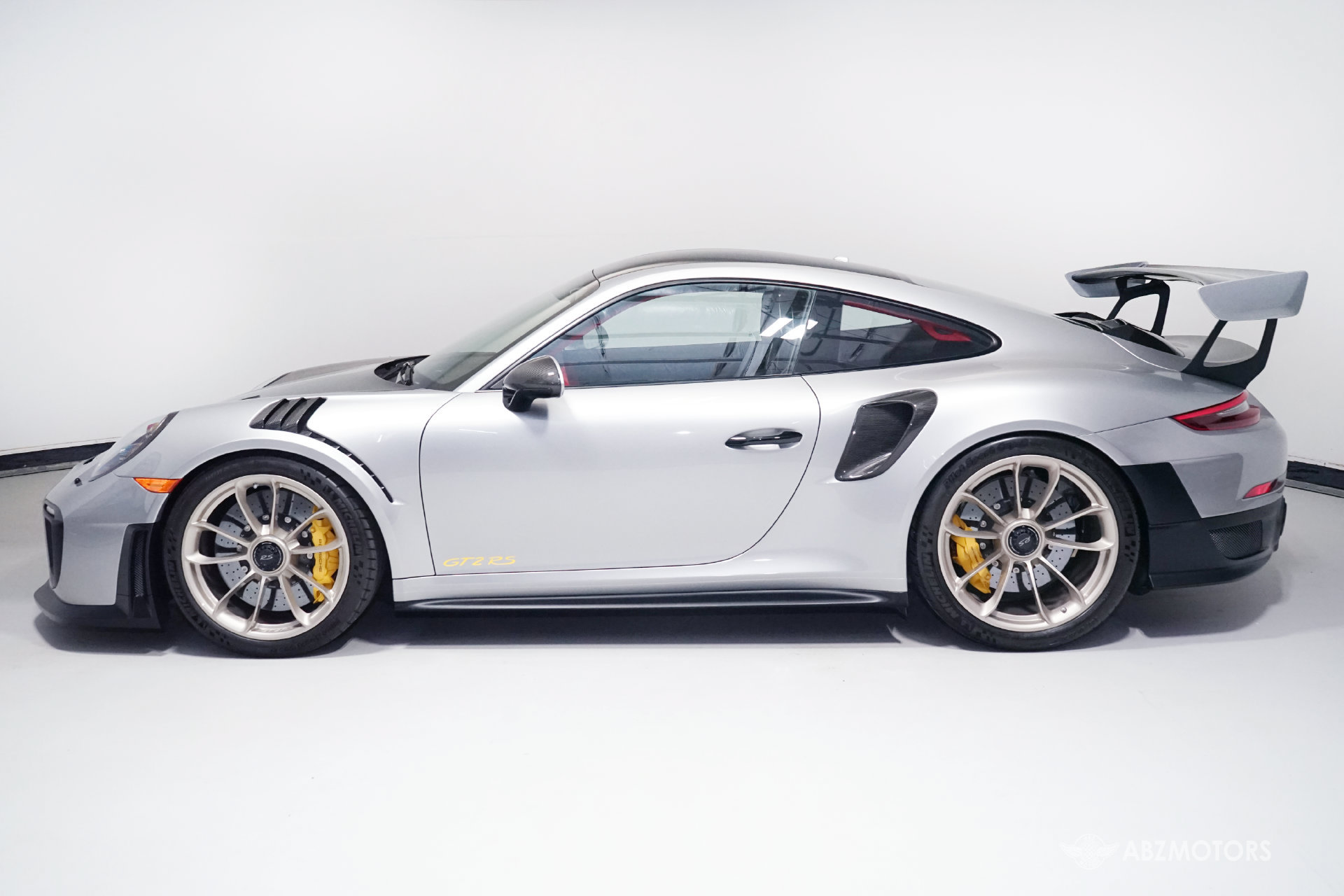 Used 2018 Porsche 911 GT2 RS RWD image 5