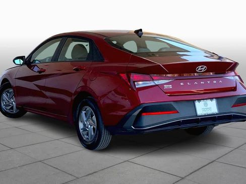 Used 2025 Hyundai Elantra SE image 11