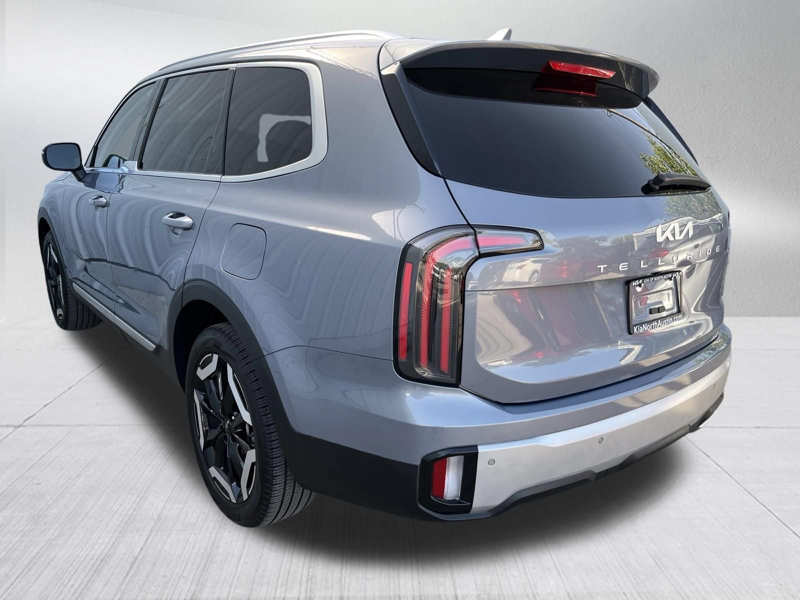 Used 2024 Kia Telluride EX w/ EX Captain's Chair Package AWD/4WD image 6