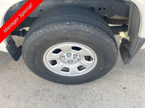 Used 2023 Nissan Frontier S w/ Technology Package RWD image 11