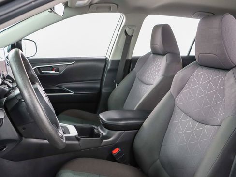 Used 2024 Toyota RAV4 XLE FWD image 23