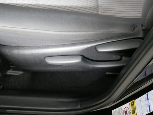 Used 2014 Toyota RAV4 LE AWD/4WD image 20