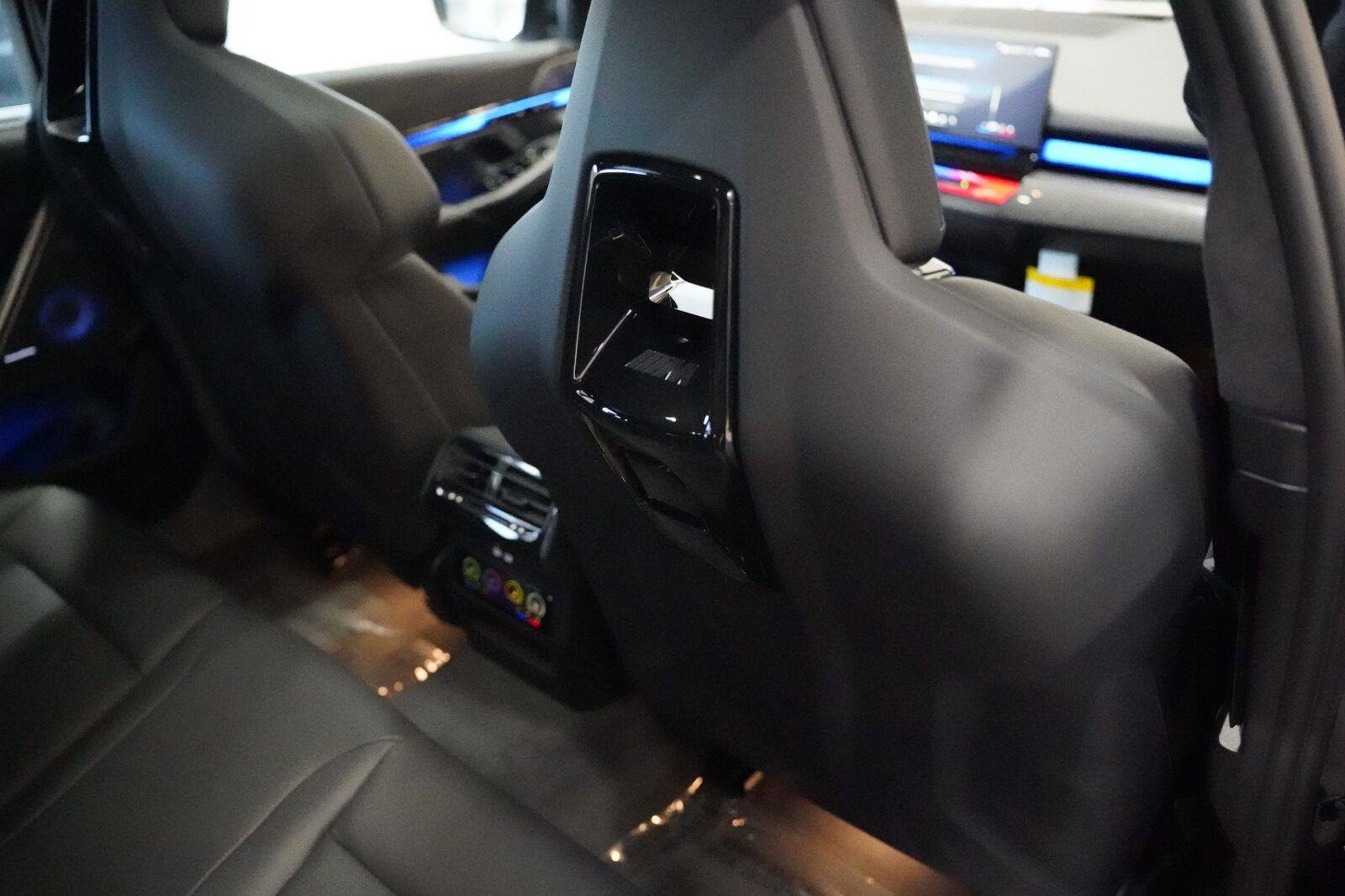 New 2027 BMW M5 Touring AWD/4WD image 23