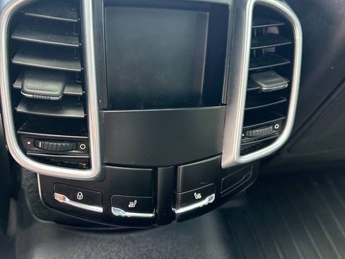 Used 2017 Porsche Cayenne Platinum Edition AWD/4WD image 13