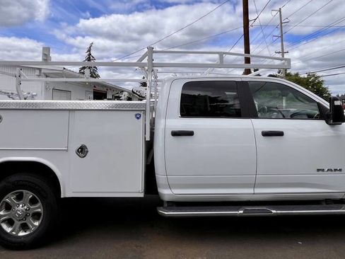 Used 2023 RAM 3500 Big Horn w/ Level 1 Equipment Group AWD/4WD image 8
