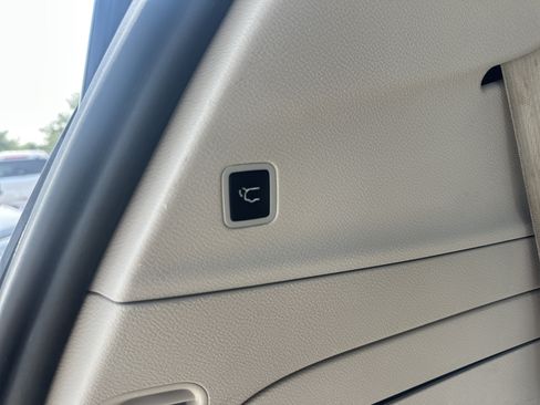 Used 2020 Chrysler Pacifica Limited FWD image 11