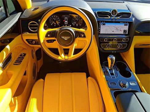 Used 2023 Bentley Bentayga image 13