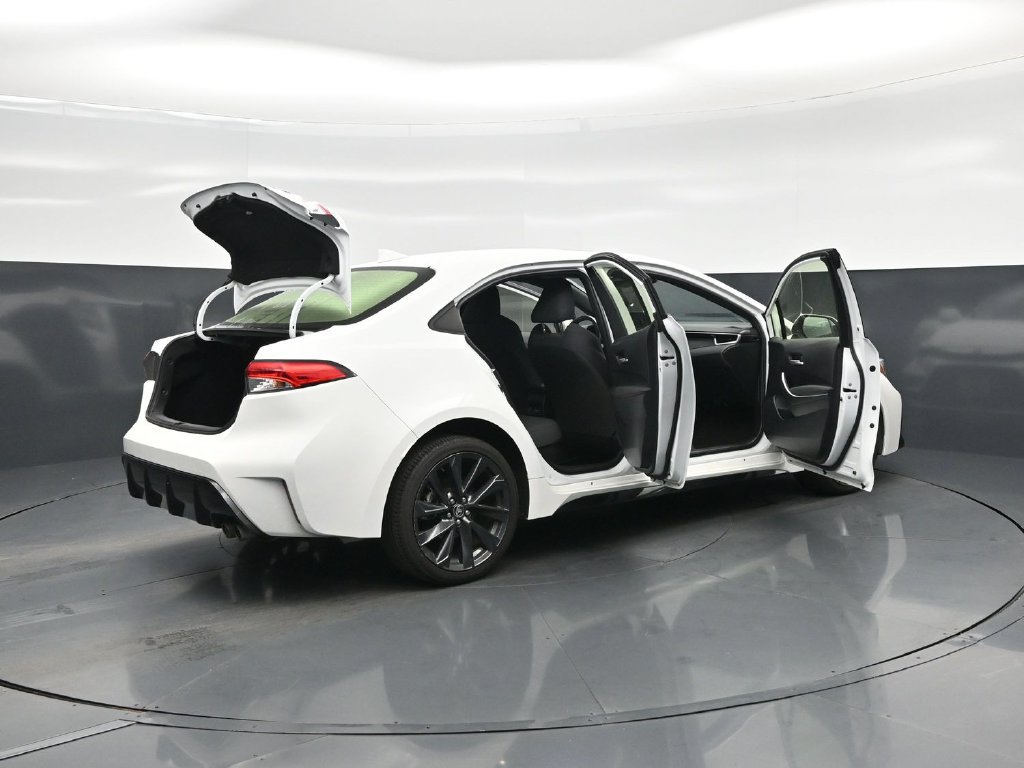 Used 2025 Toyota Corolla SE w/ SE Premium Package FWD image 5
