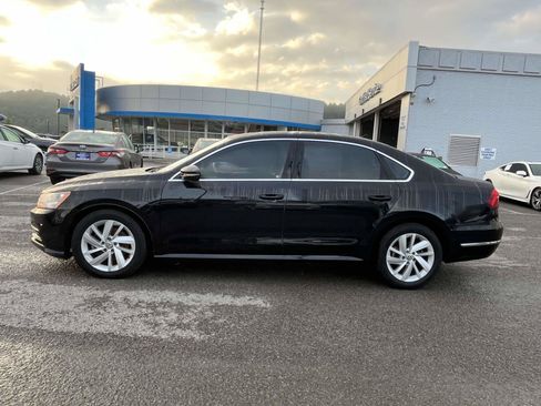 Used 2018 Volkswagen Passat 2.0T SE FWD image 8