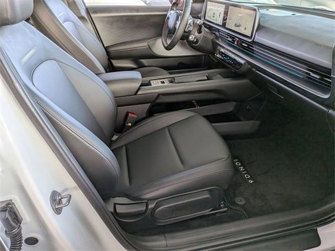 Used 2025 Hyundai Ioniq 6 SEL image 32
