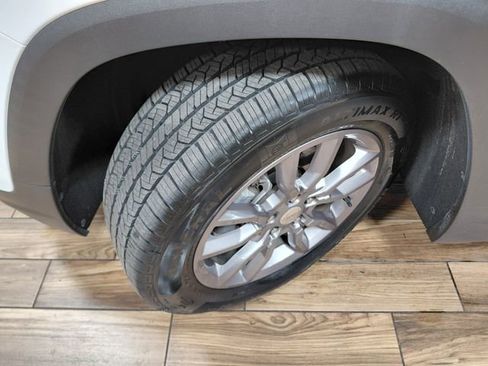 Certified 2024 GMC Terrain SLT AWD/4WD image 50