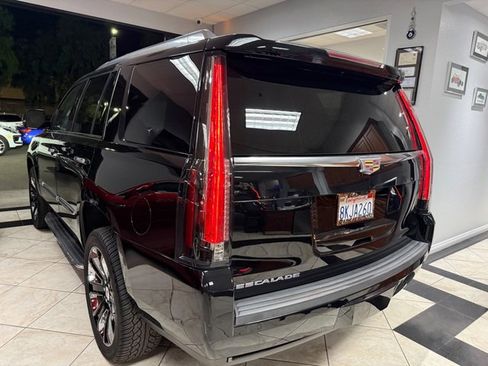 Used 2019 Cadillac Escalade Luxury image 28