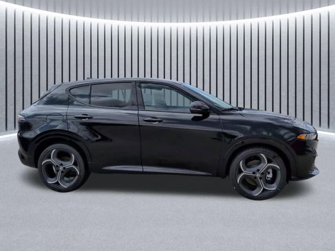 New 2026 Alfa Romeo Tonale w/ Black Premium Package image 5