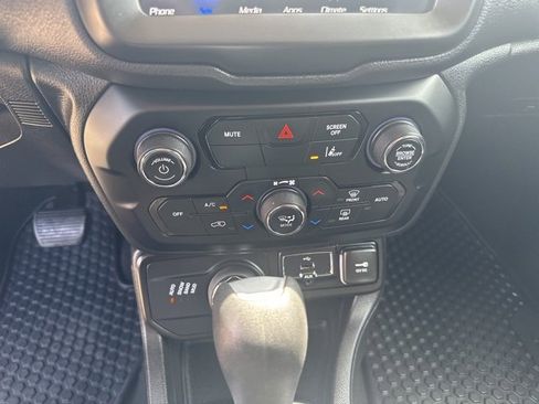 Used 2022 Jeep Renegade Latitude image 20