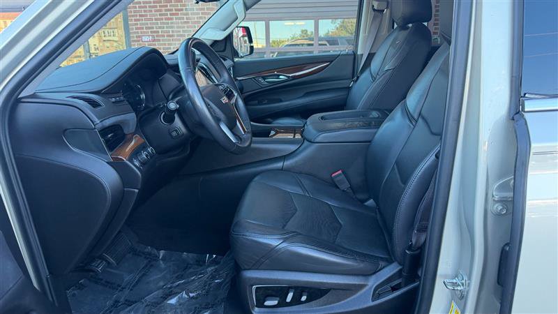 Used 2017 Cadillac Escalade ESV Luxury AWD/4WD image 25