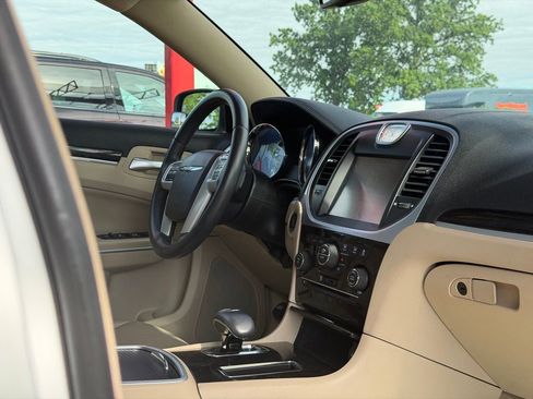Used 2013 Chrysler 300 RWD image 39