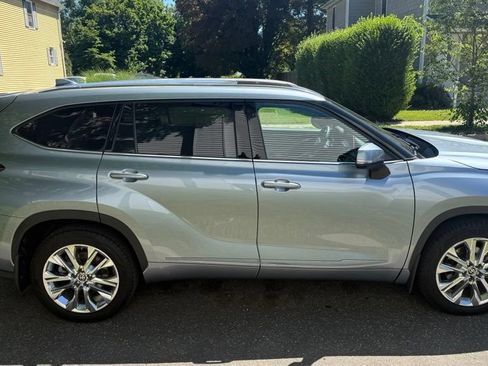 Used 2020 Toyota Highlander Limited AWD/4WD image 6