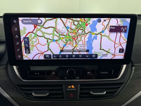 Used 2024 Nissan Altima 2.5 SV w/ SV Premium Package image 18