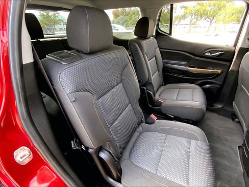 Used 2021 GMC Acadia SLE image 18