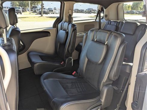 Used 2018 Dodge Grand Caravan SXT image 13