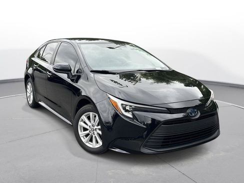 Used 2024 Toyota Corolla LE w/ LE Convenience Package FWD image 4