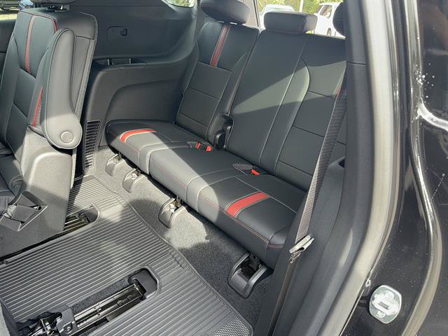 New 2027 Chevrolet Traverse RS w/ LPO, Floor Liner Package AWD/4WD image 11
