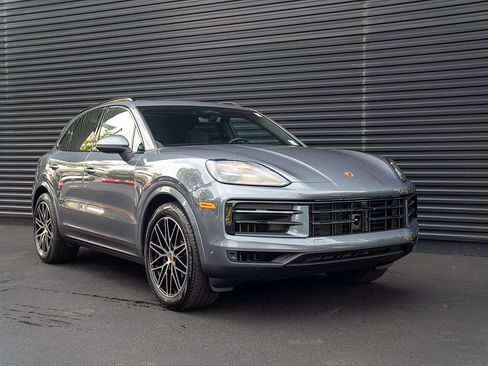 Used 2026 Porsche Cayenne AWD/4WD image 26