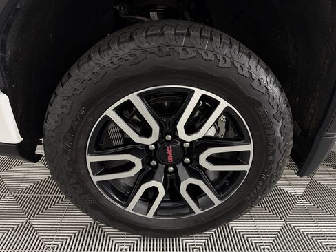 Used 2025 GMC Sierra 1500 AT4 w/ Technology Package image 11