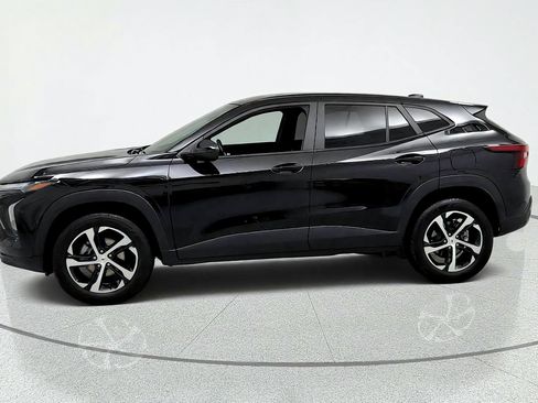 Used 2024 Chevrolet Trax RS FWD image 2