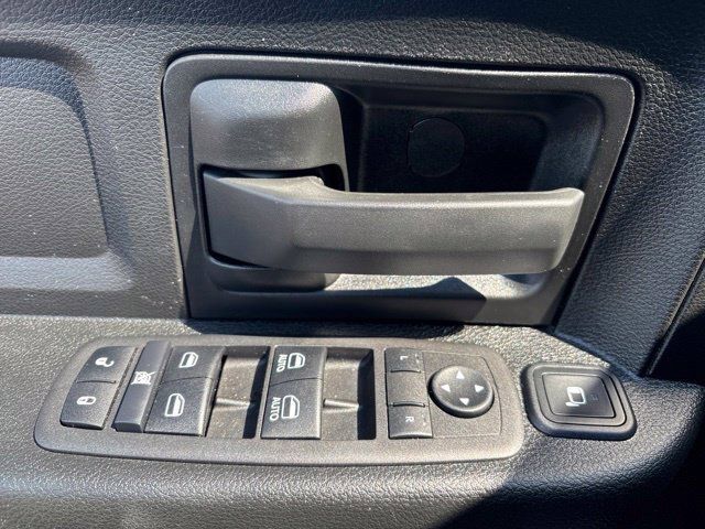 Used 2024 RAM 5500 Tradesman w/ Chrome Appearance Group AWD/4WD image 11