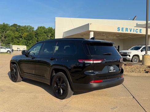 Used 2023 Jeep Grand Cherokee L Laredo AWD/4WD image 3
