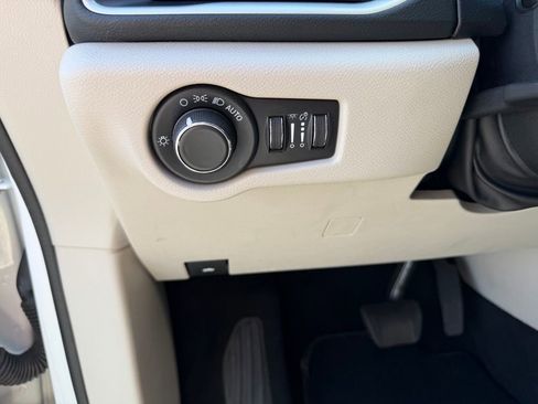 Used 2023 Chrysler Voyager LX FWD image 17