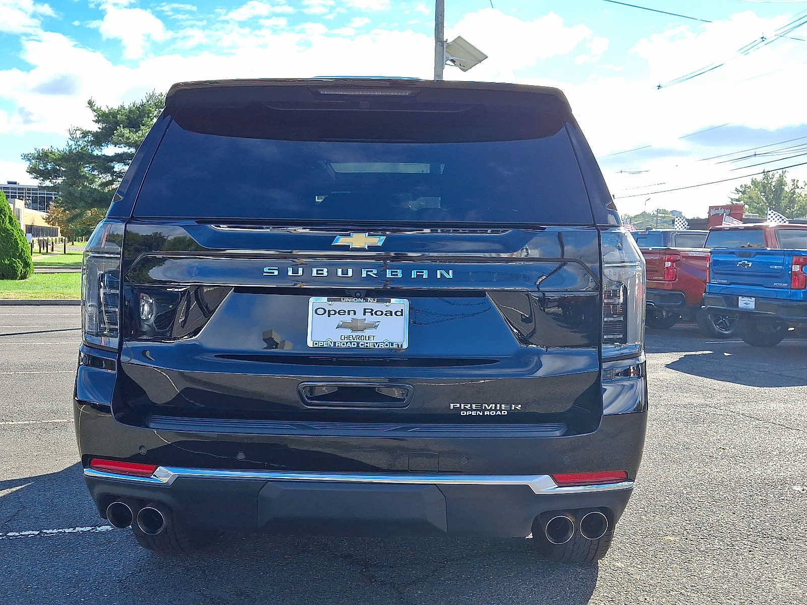 Certified 2025 Chevrolet Suburban Premier w/ Sun And Tow Package AWD/4WD image 5