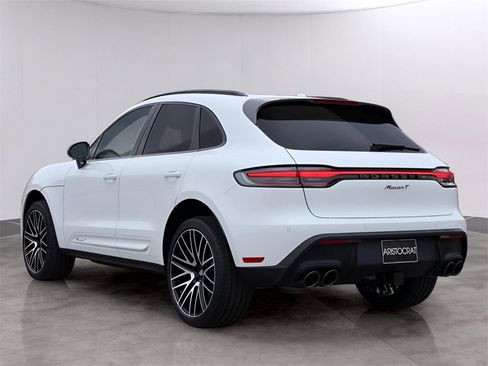 New 2026 Porsche Macan image 3