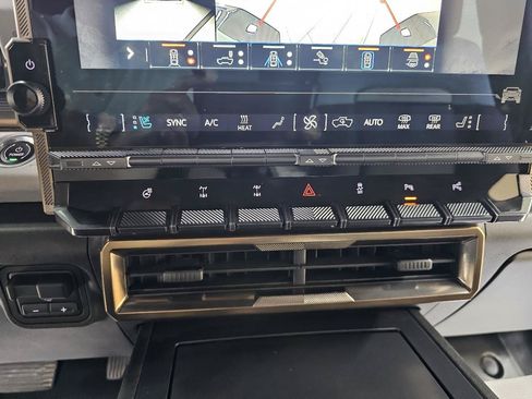 Used 2024 GMC Hummer EV 3X w/ Battery Pack, 24 Module Pack AWD/4WD image 35
