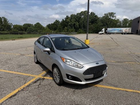 Used 2014 Ford Fiesta Titanium FWD image 5