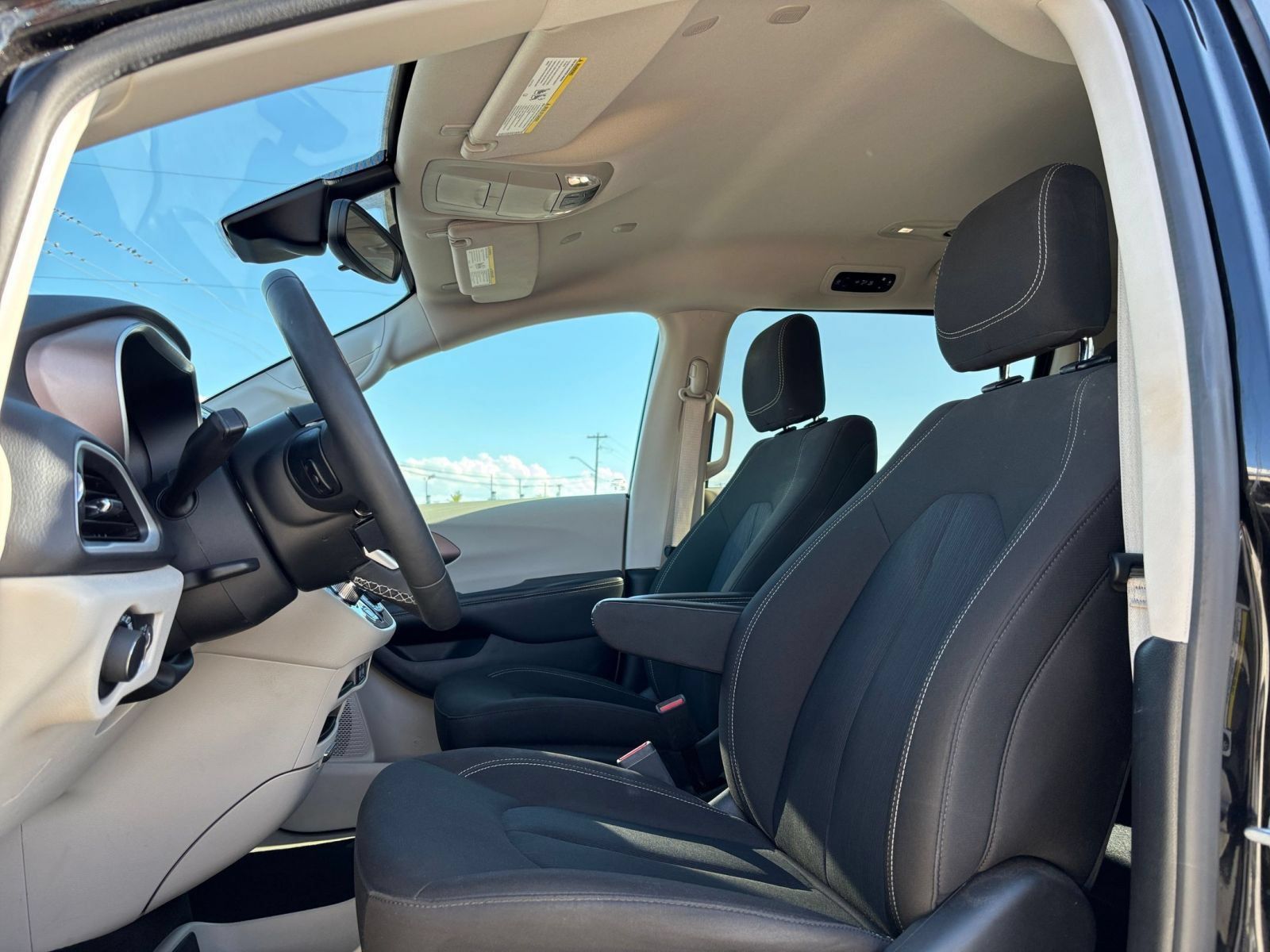Used 2024 Chrysler Voyager LX FWD image 28