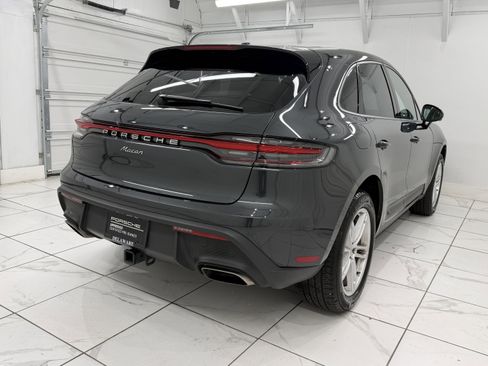 Certified 2025 Porsche Macan image 12