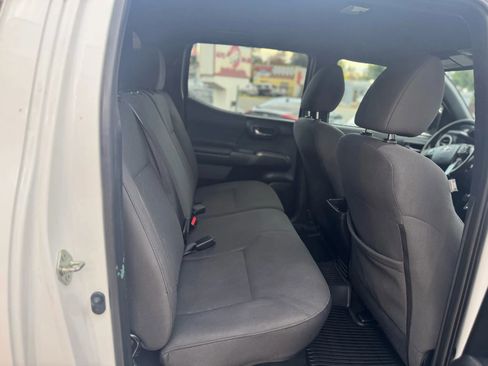 Used 2018 Toyota Tacoma TRD Off-Road image 12