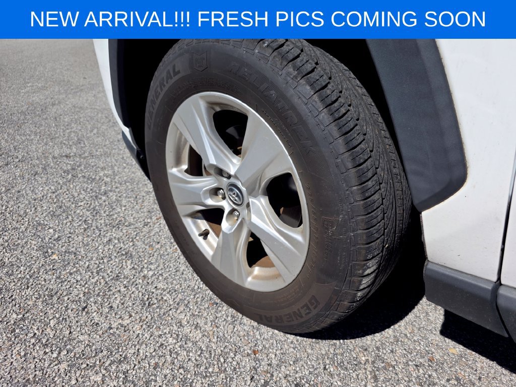 Used 2020 Toyota RAV4 XLE FWD image 6