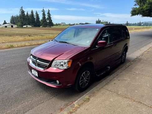Used 2017 Dodge Grand Caravan SXT FWD image 8